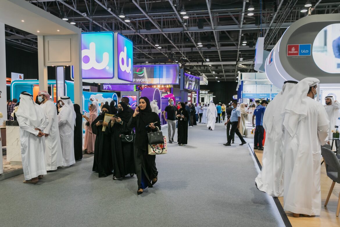 Sultan Al Mansouri, Abdullah Al Falasi open 21st edition of Ru’ya, Careers UAE Redefined, to Emirati job seekers